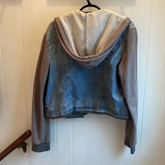 Two Toned Jacket - Picture 2 of 7